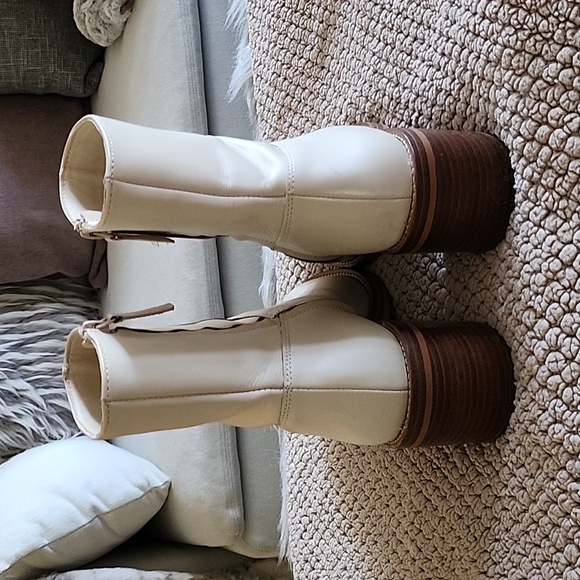 Ivory Boots - Picture 3 of 6